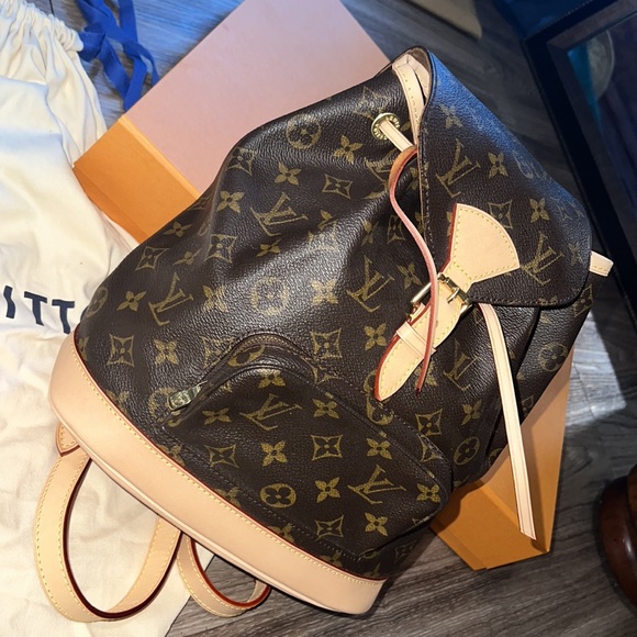 Authentic Louis Vuitton montsouris mm backpack - Picture 2 of 10